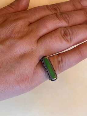 Vintage sterling silver and green stone ring 925